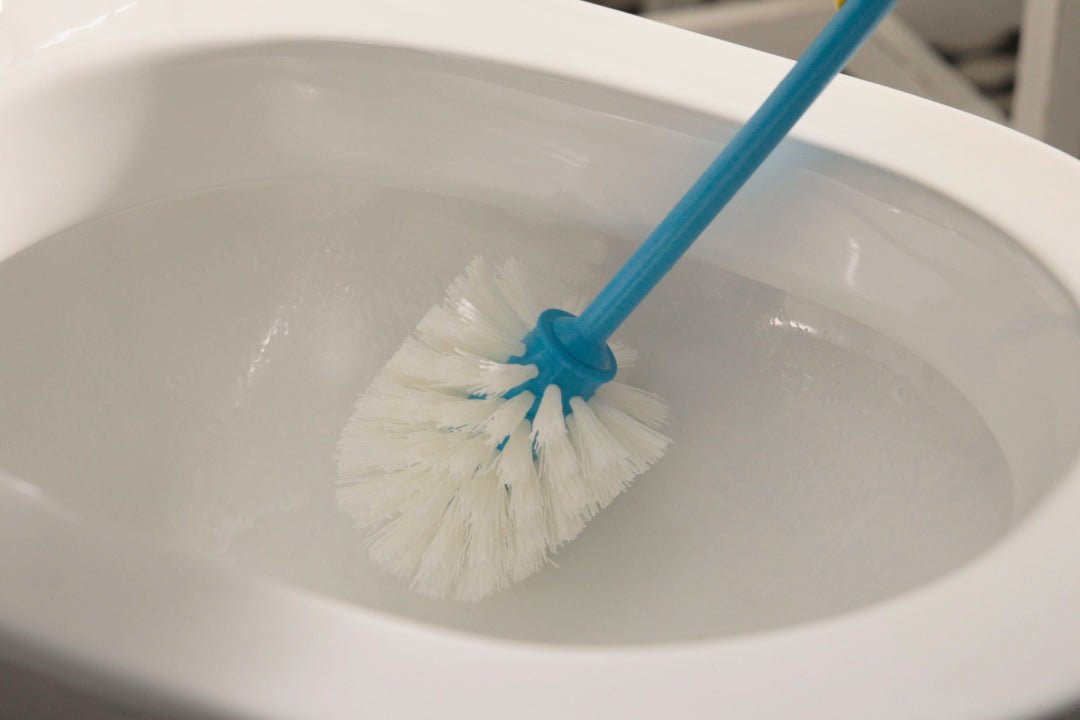 How to Use Toilet Cleaner - Unilever Professional India